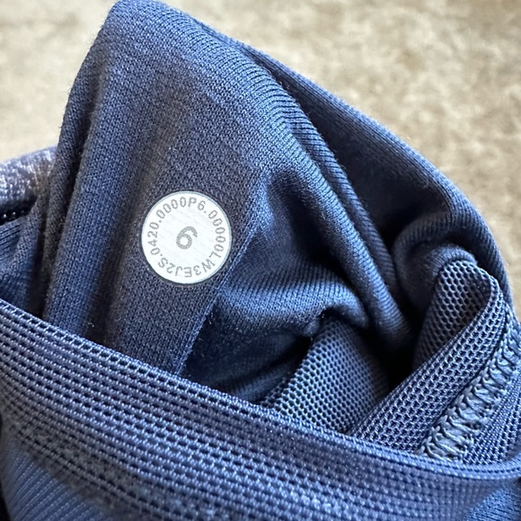 Lululemon Run Briskly 1/2 Zip - Picture 3 of 7